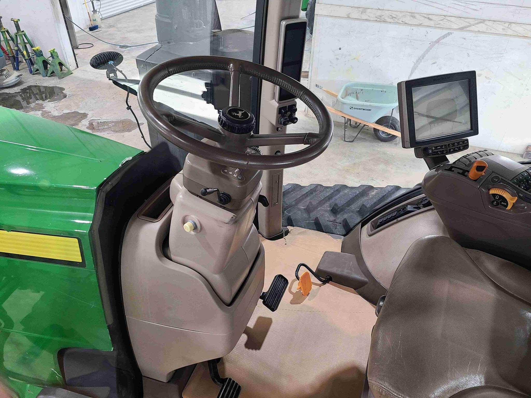 2015 John Deere 8370RT Tractor