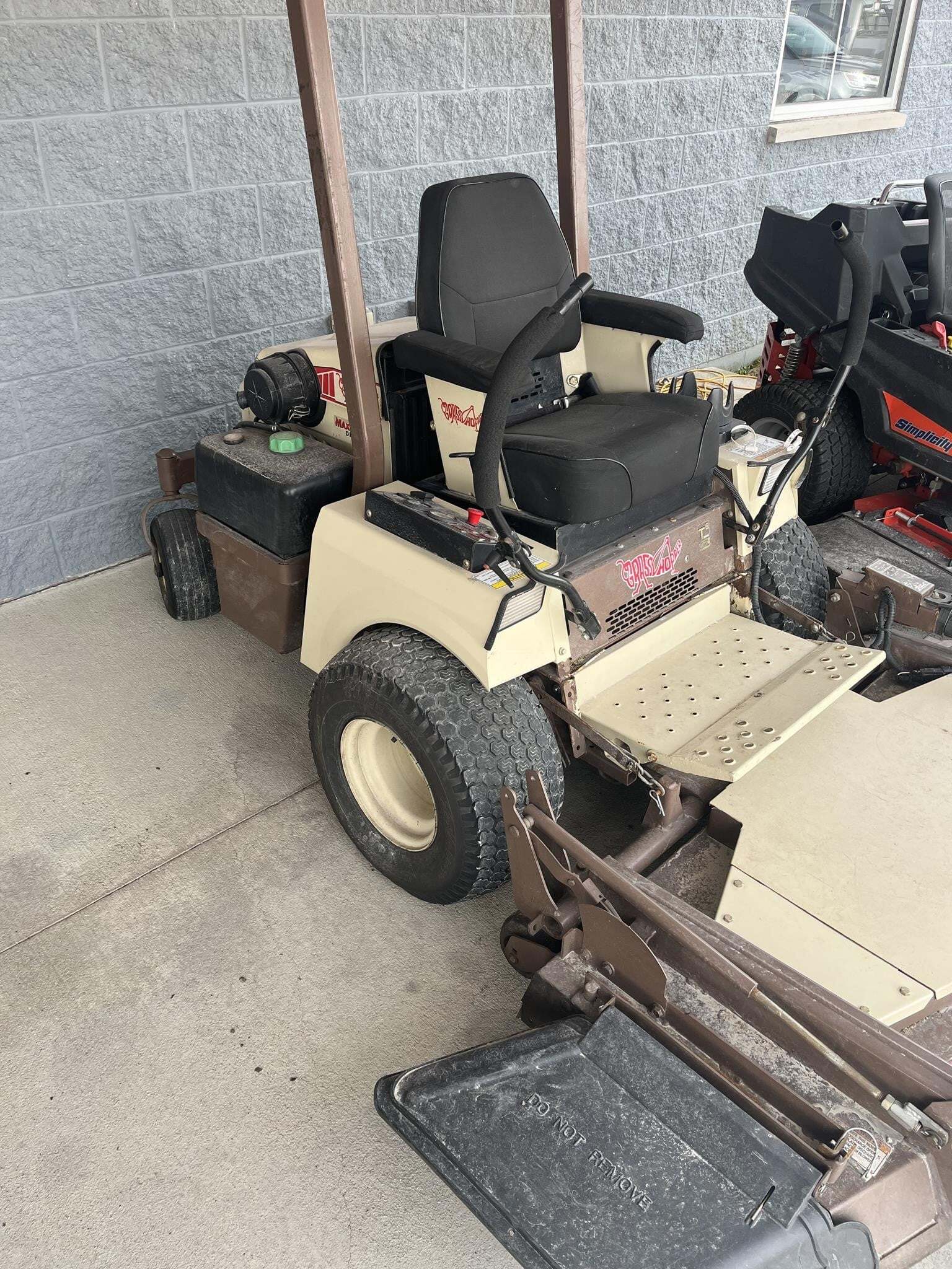 2014 Grasshopper 725DT6 Lawn Mower