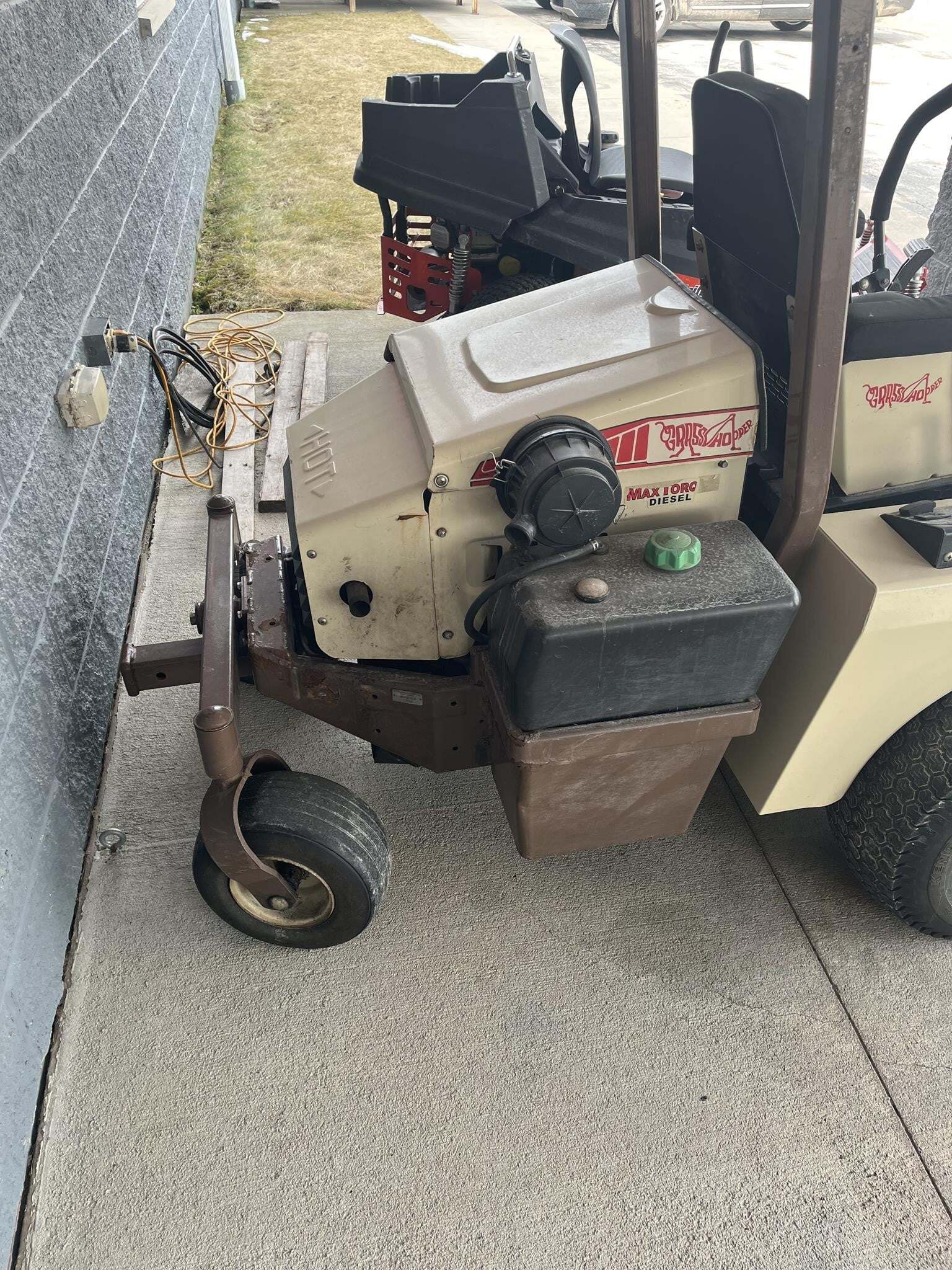 2014 Grasshopper 725DT6 Lawn Mower