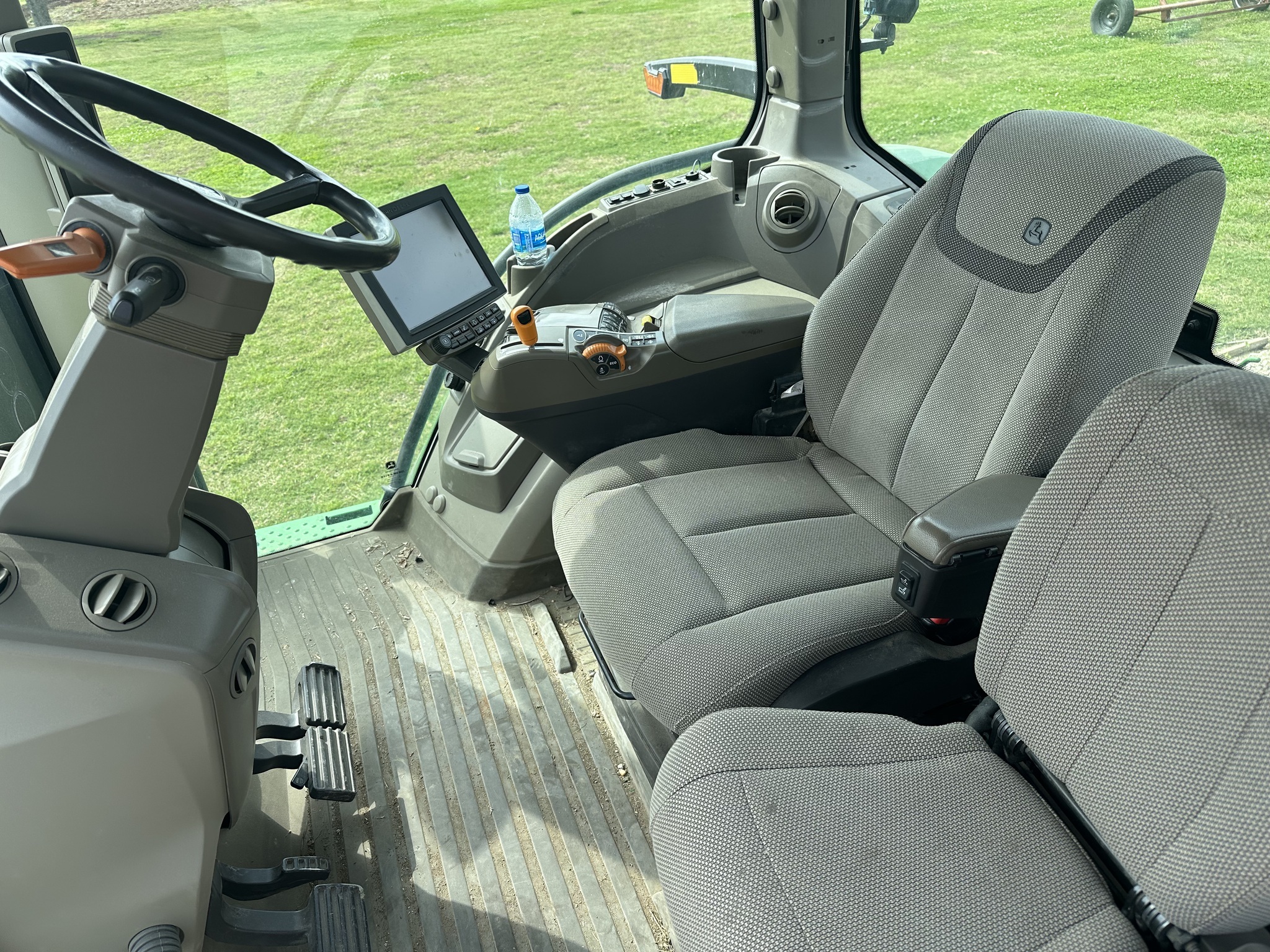 2020 John Deere 7R 230 Tractor