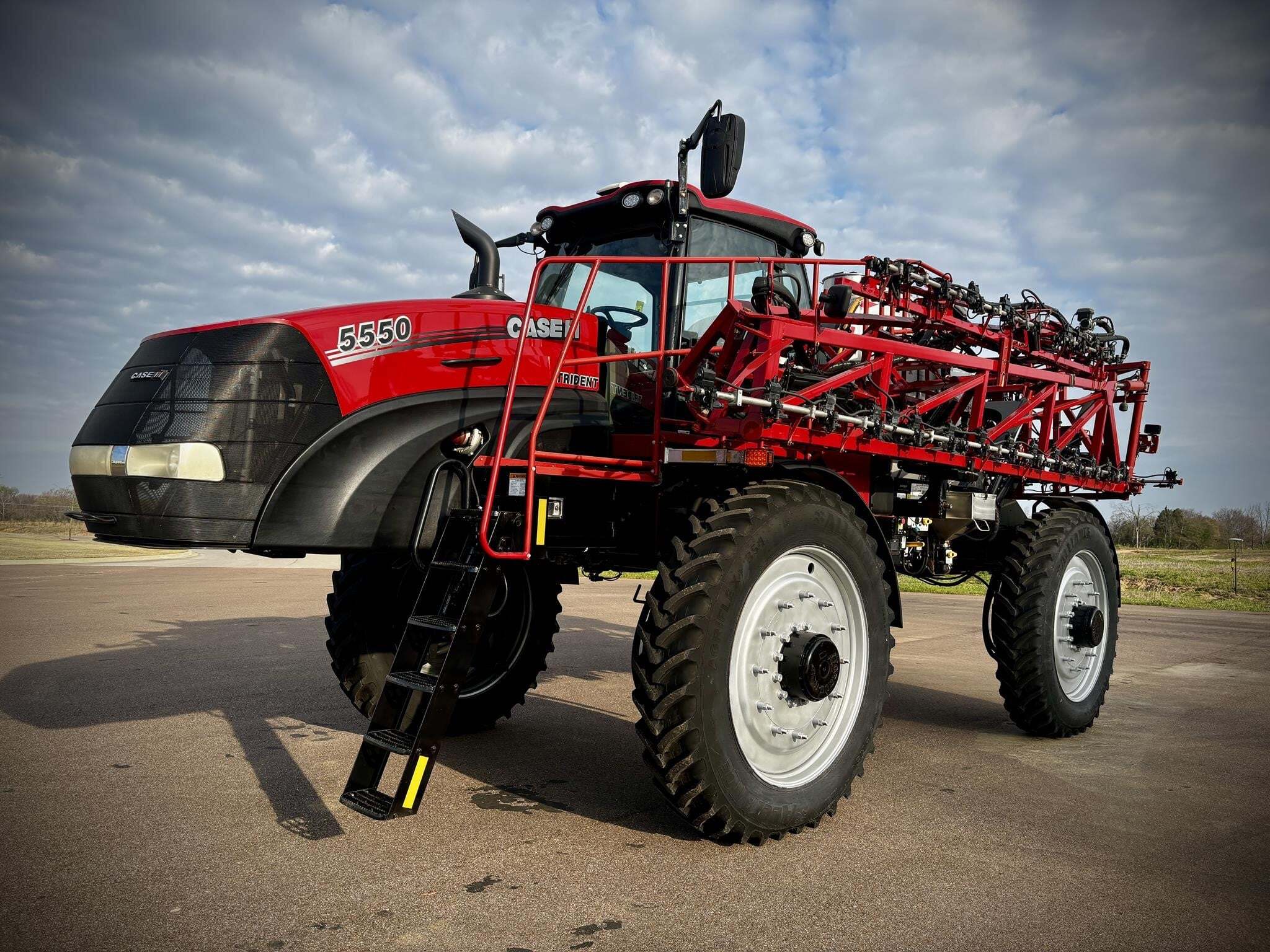 2019 Case IH TRIDENT 5550 Self-Propelled Sprayer