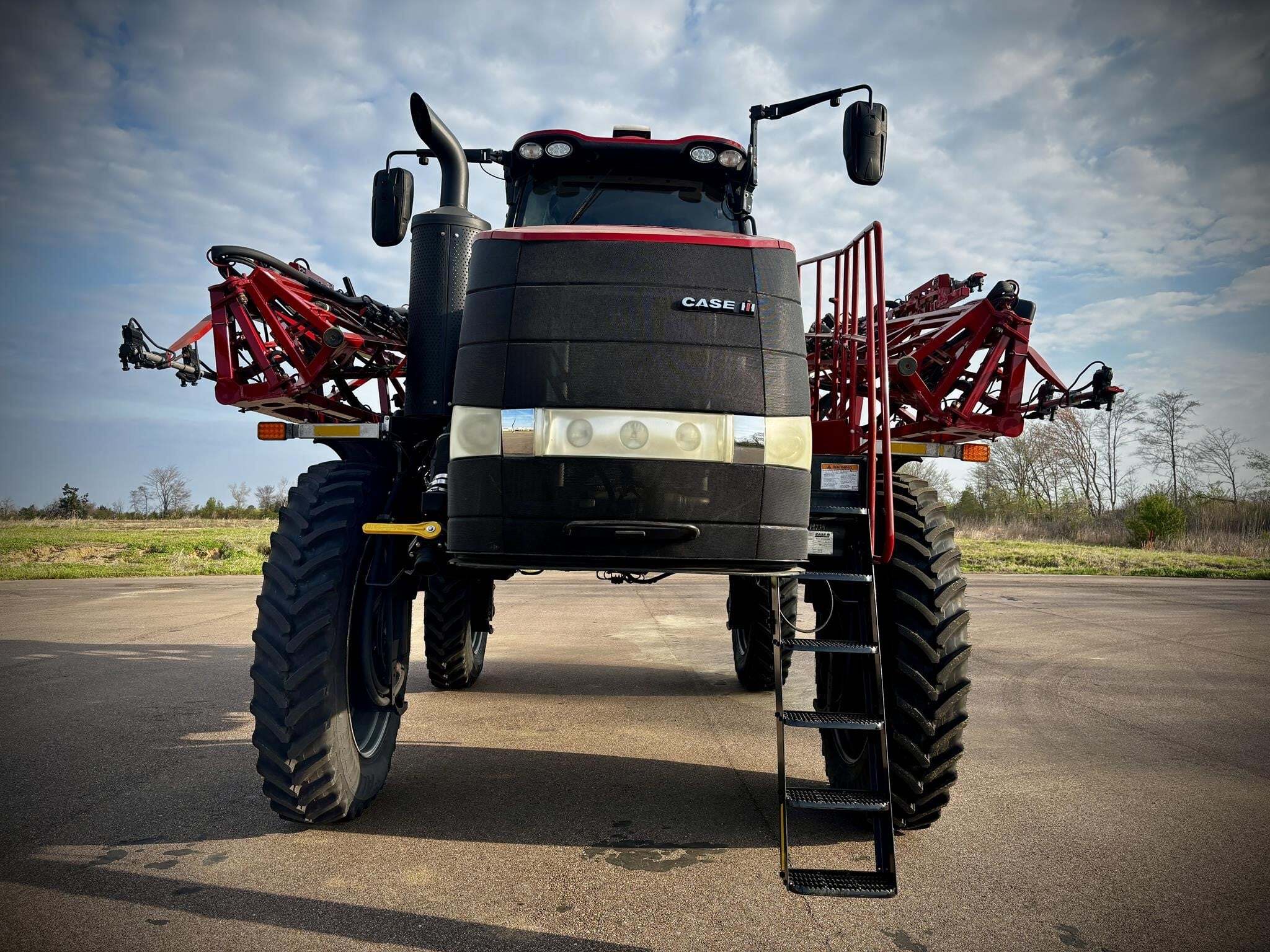2019 Case IH TRIDENT 5550 Self-Propelled Sprayer