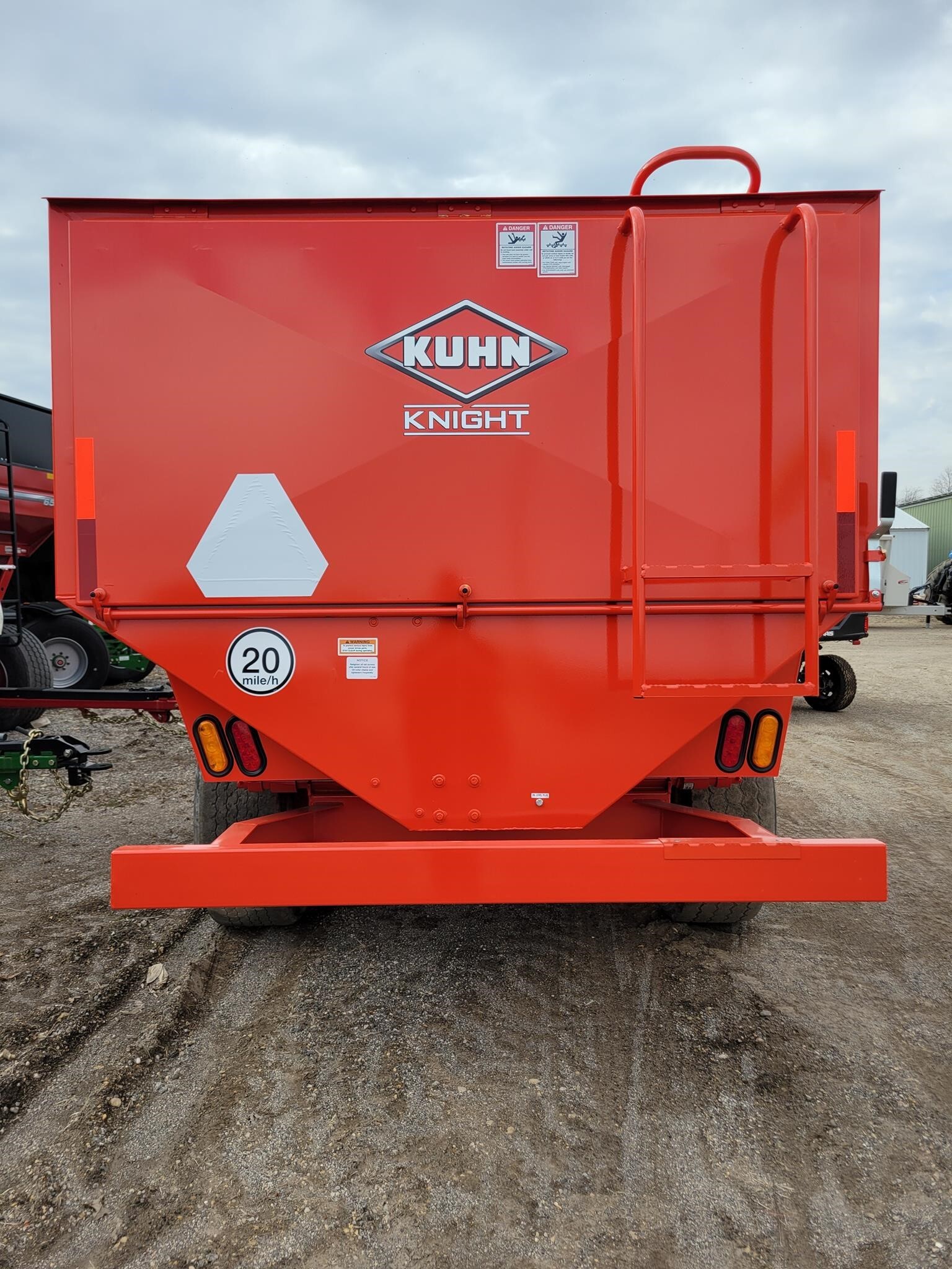 2026 Kuhn Knight RA136 Grinders and Mixer