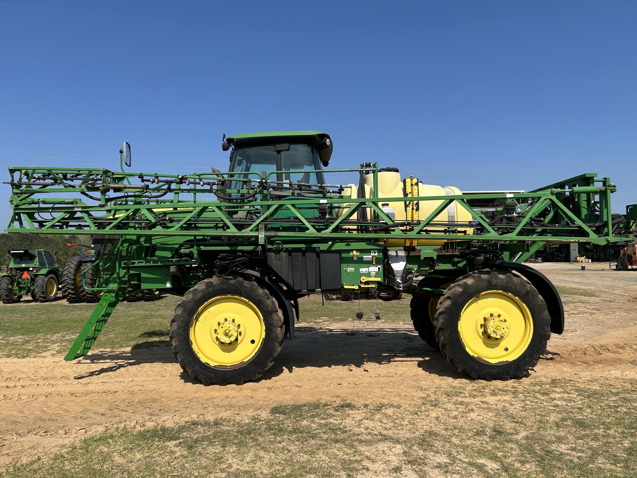 2016 John Deere R4023 Self-Propelled Sprayer