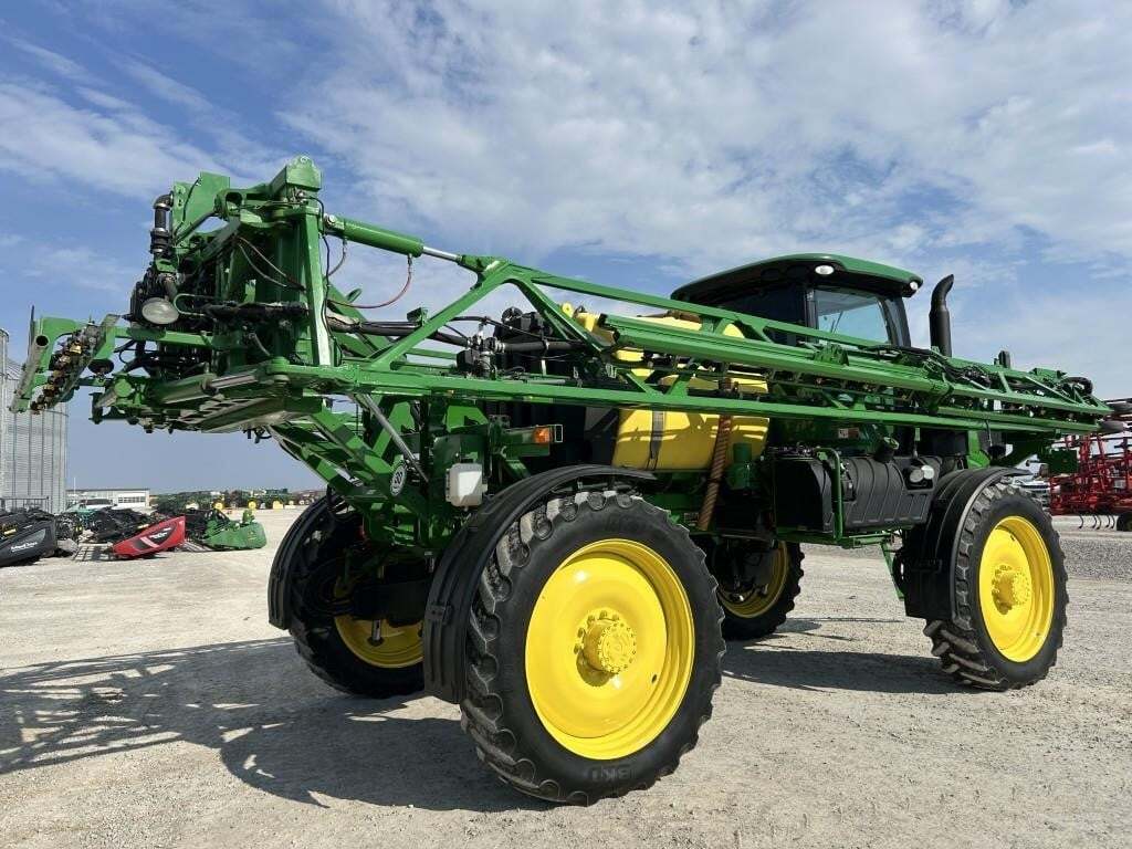 2015 John Deere R4030 Self-Propelled Sprayer