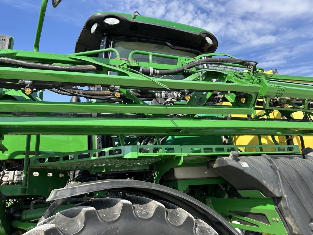 2015 John Deere R4030 Self-Propelled Sprayer