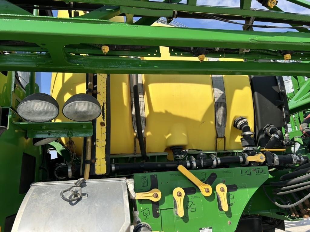 2015 John Deere R4030 Self-Propelled Sprayer