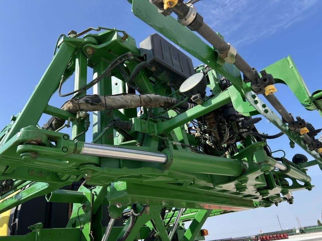 2015 John Deere R4030 Self-Propelled Sprayer