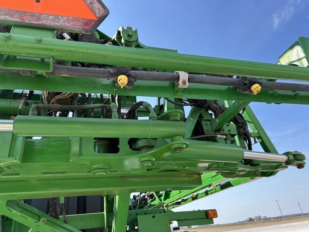 2015 John Deere R4030 Self-Propelled Sprayer