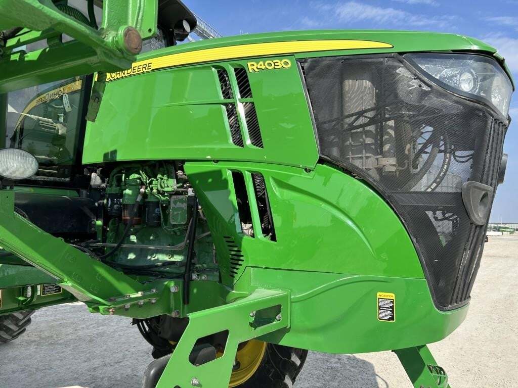2015 John Deere R4030 Self-Propelled Sprayer