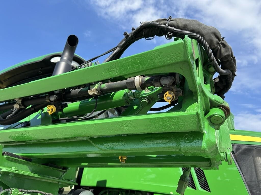 2015 John Deere R4030 Self-Propelled Sprayer