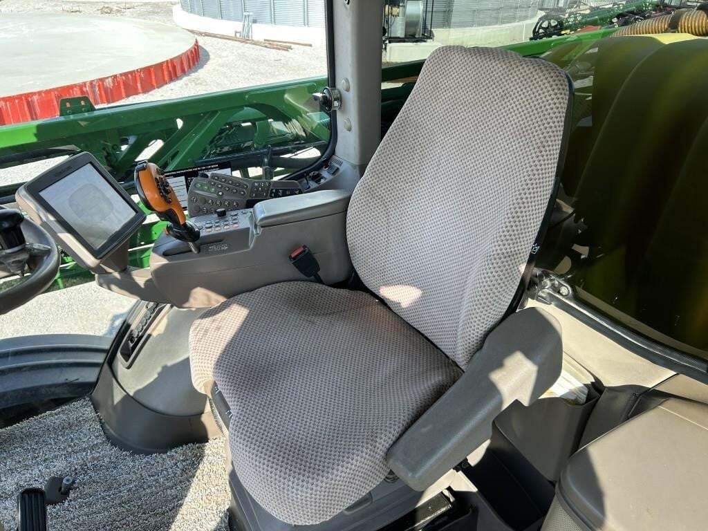 2015 John Deere R4030 Self-Propelled Sprayer