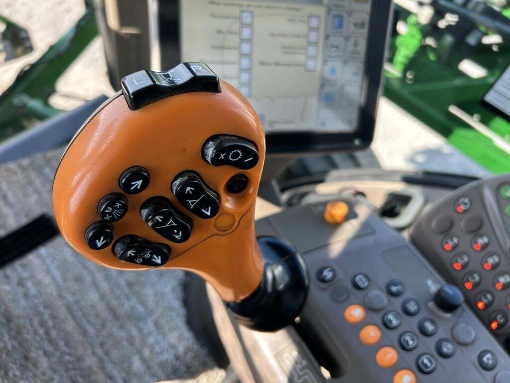 2015 John Deere R4030 Self-Propelled Sprayer