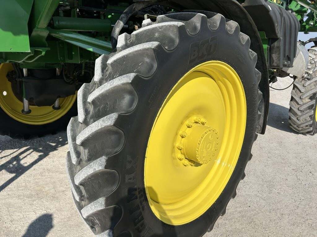 2015 John Deere R4030 Self-Propelled Sprayer