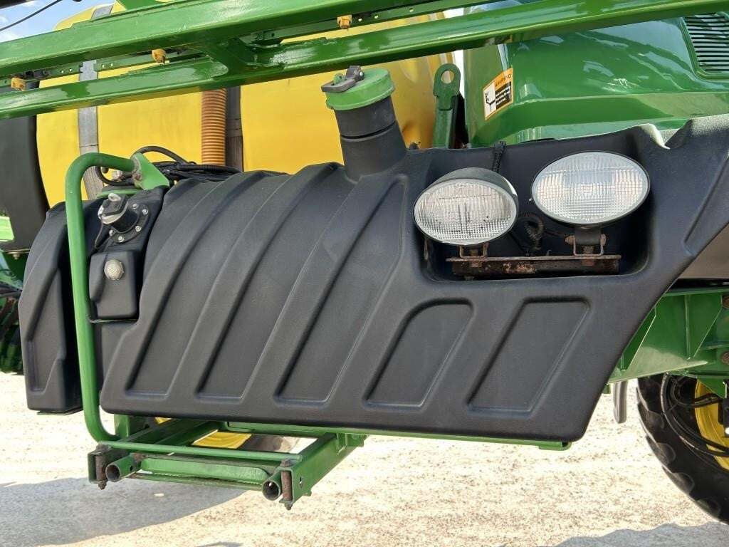 2015 John Deere R4030 Self-Propelled Sprayer