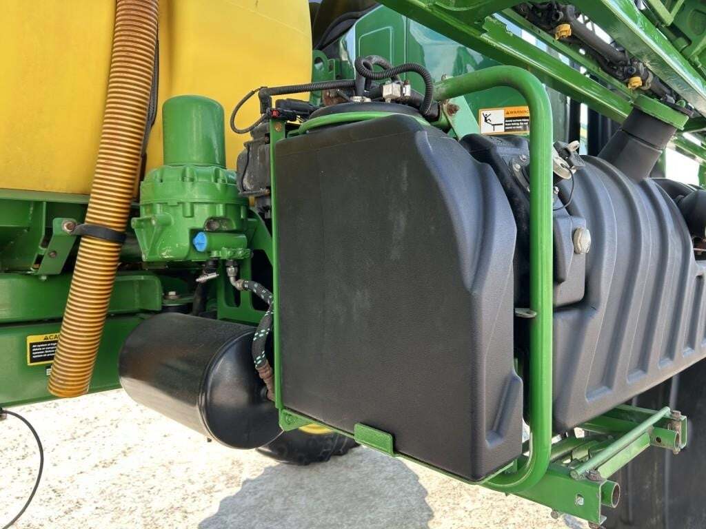 2015 John Deere R4030 Self-Propelled Sprayer