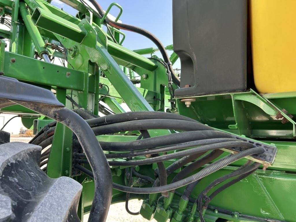 2015 John Deere R4030 Self-Propelled Sprayer
