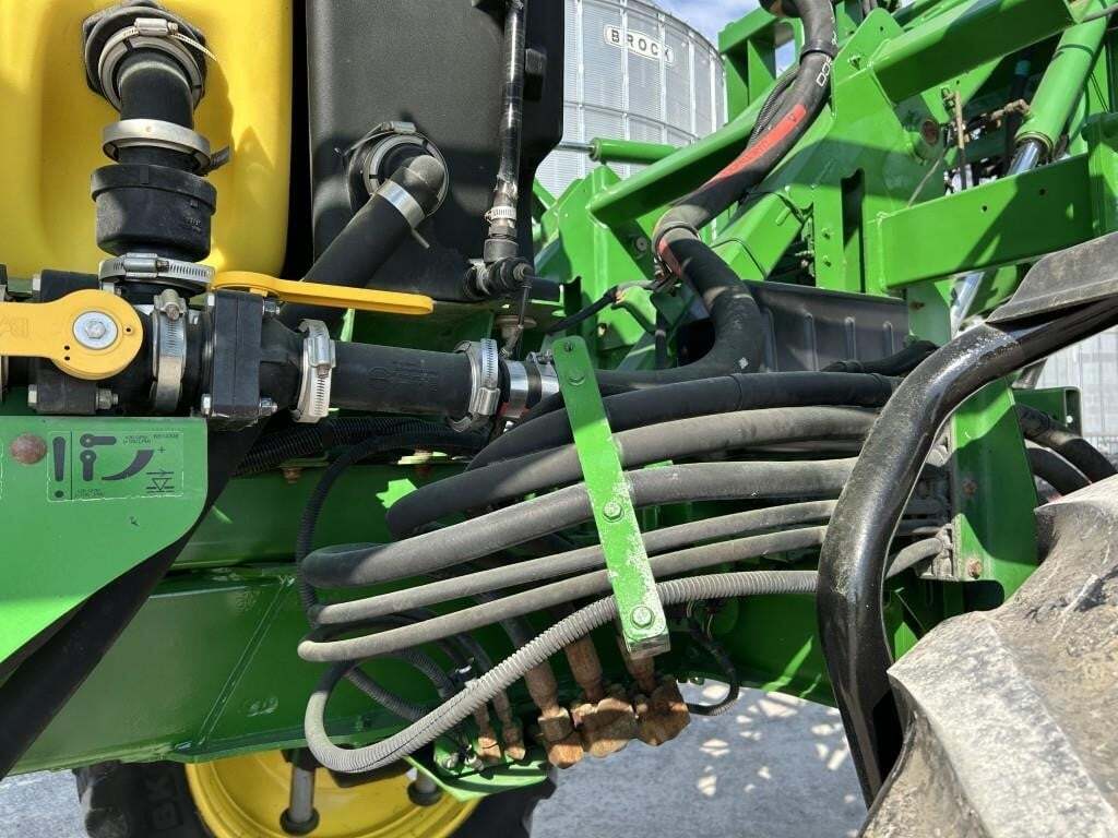 2015 John Deere R4030 Self-Propelled Sprayer