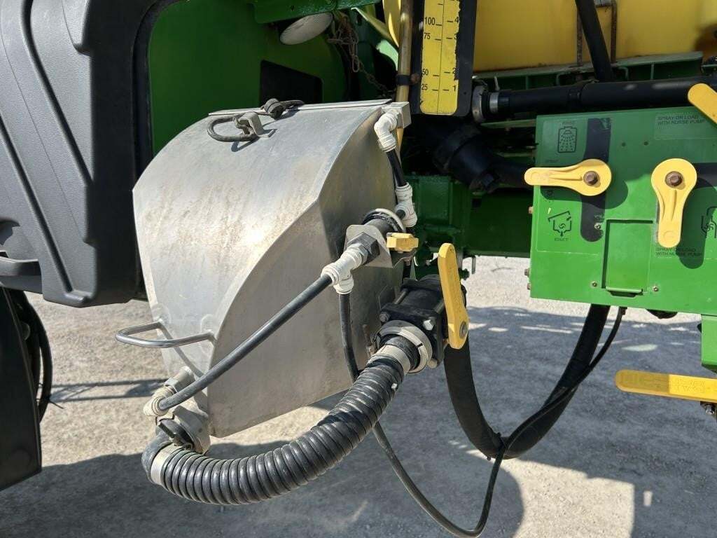 2015 John Deere R4030 Self-Propelled Sprayer