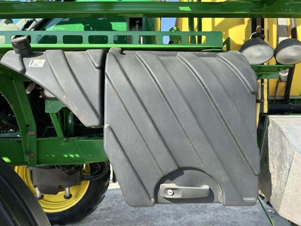 2015 John Deere R4030 Self-Propelled Sprayer