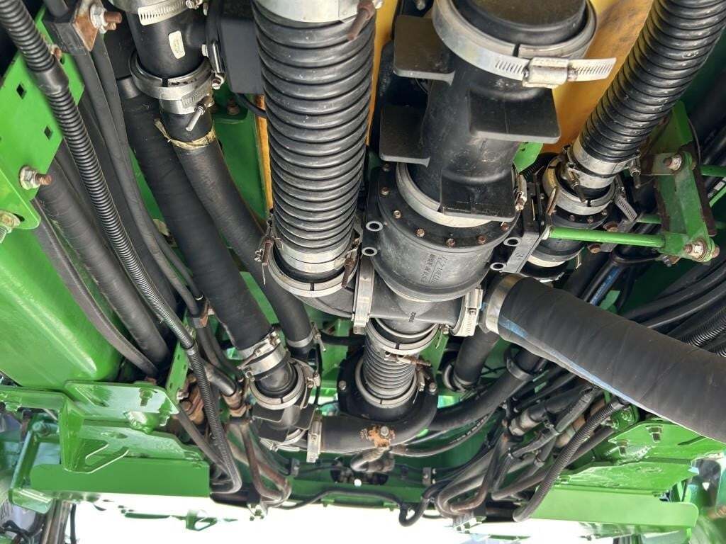 2015 John Deere R4030 Self-Propelled Sprayer