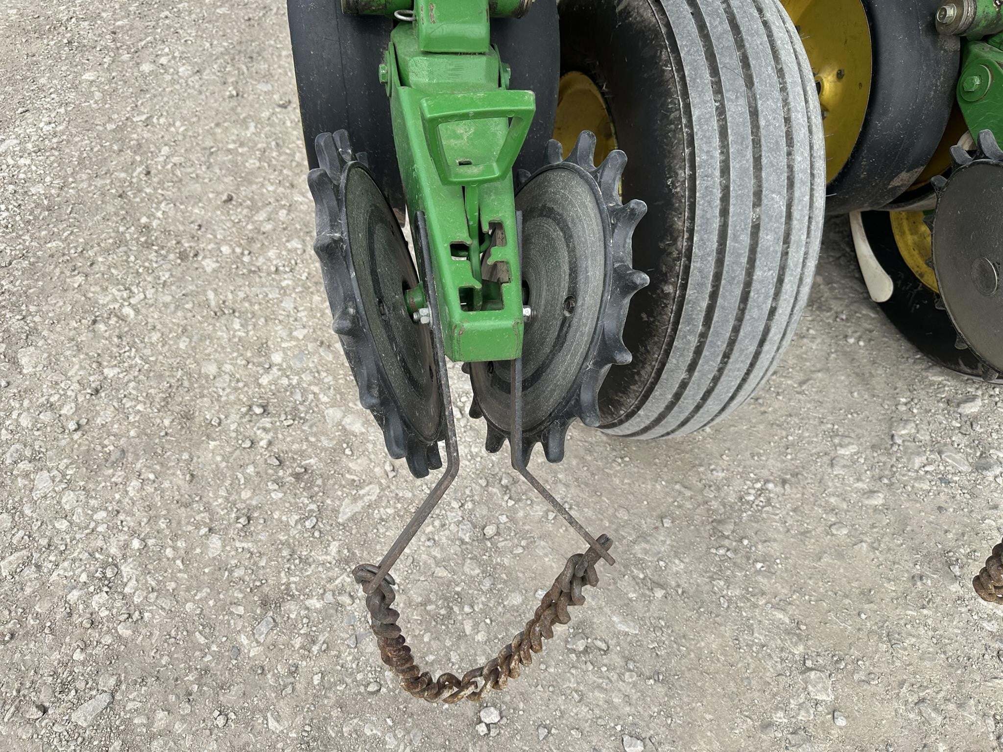 1996 John Deere 1760 Planter