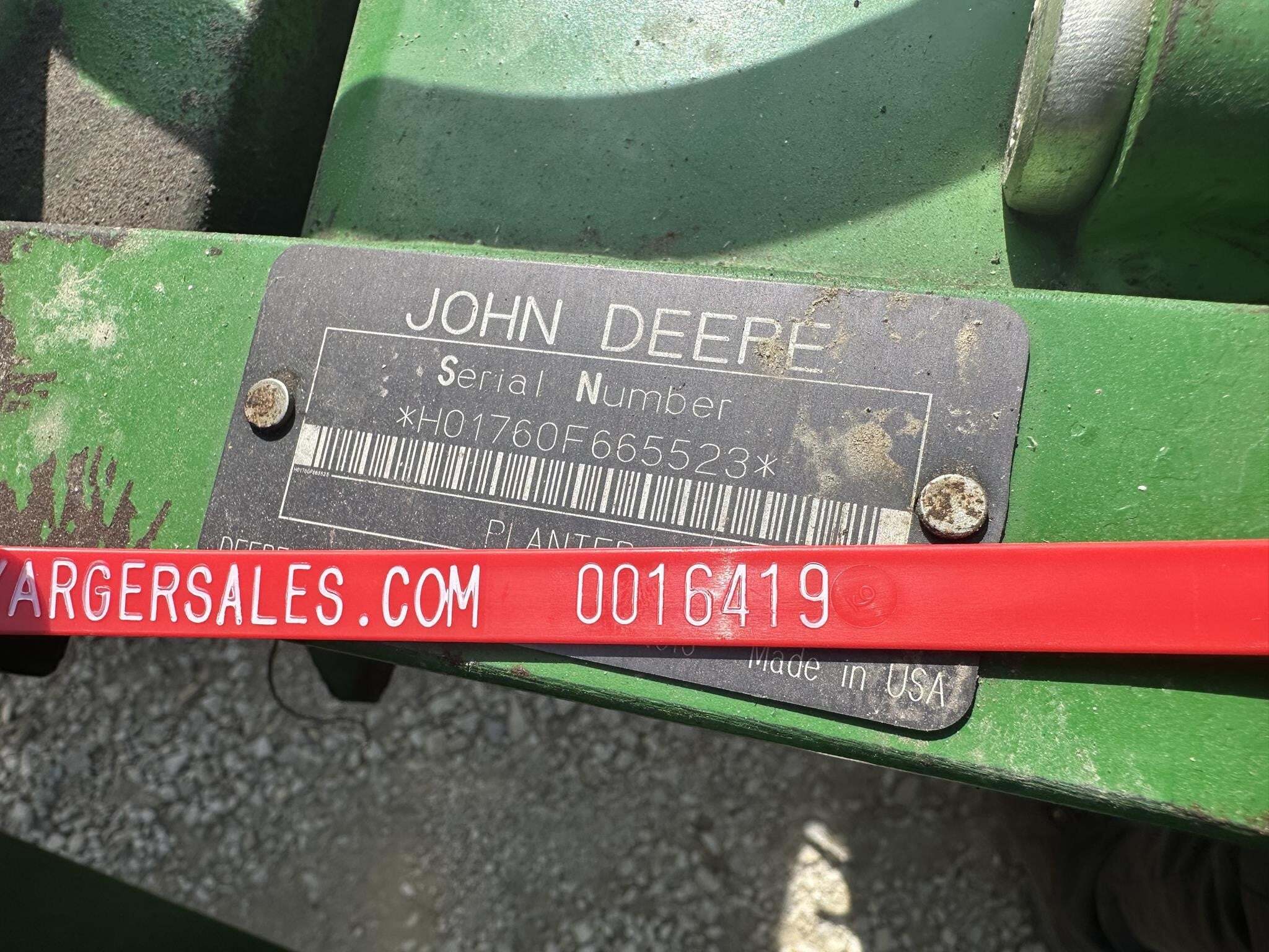 1996 John Deere 1760 Planter