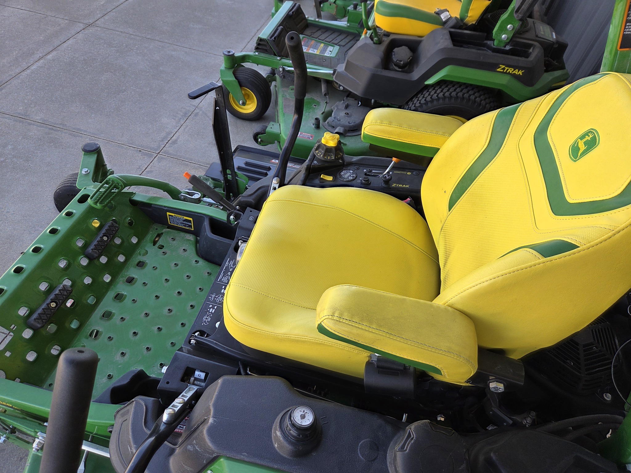 2025 John Deere Z960M Lawn Mower