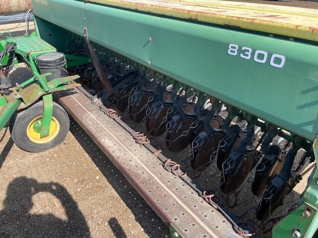  John Deere 8300 Drill