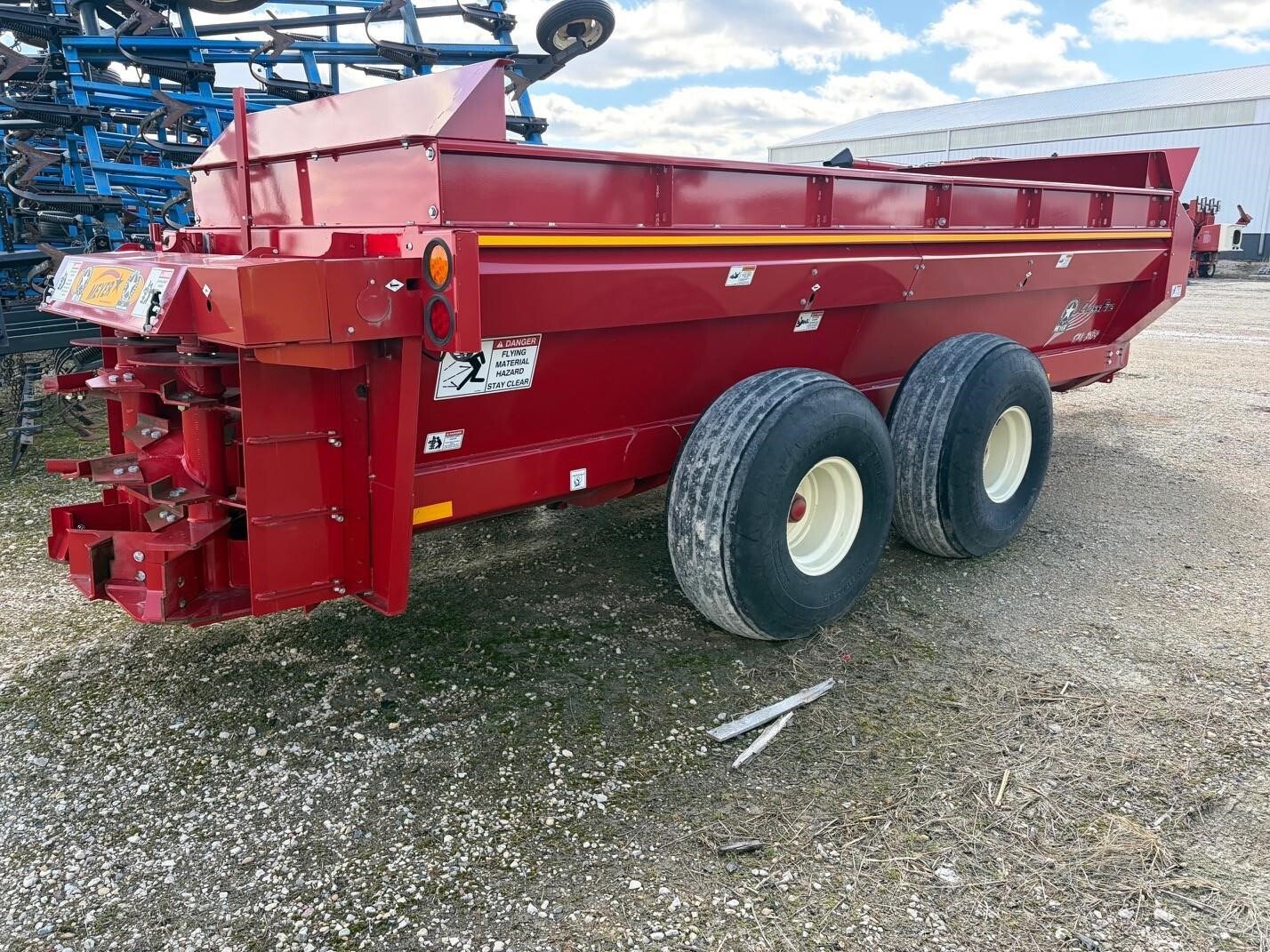 2022 Meyer SXL3954T Manure Spreader