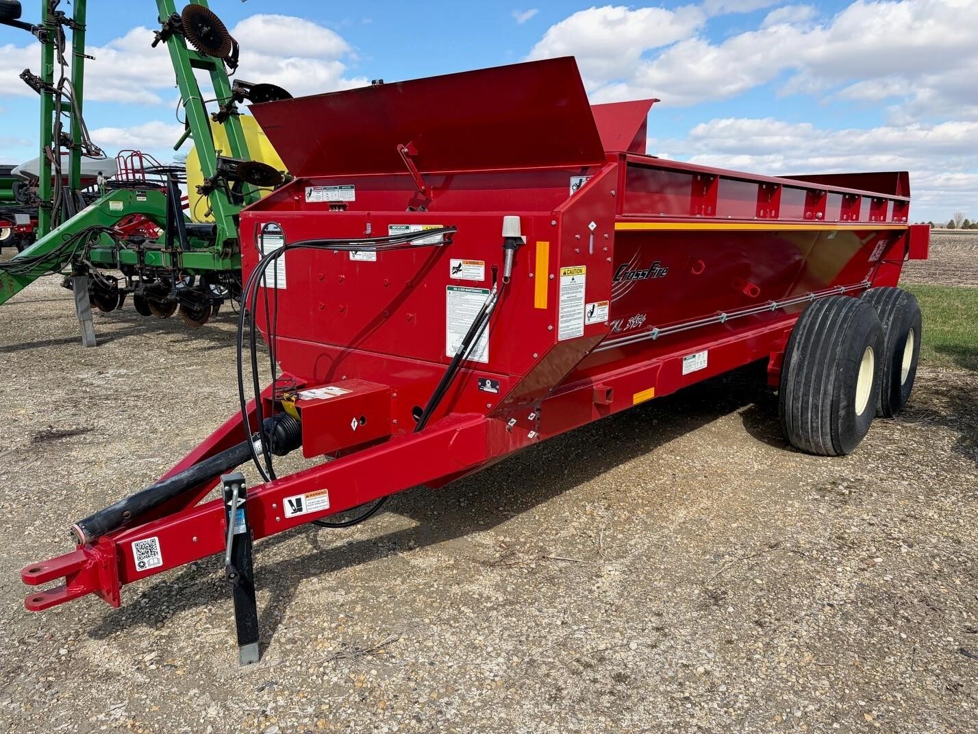 2022 Meyer SXL3954T Manure Spreader