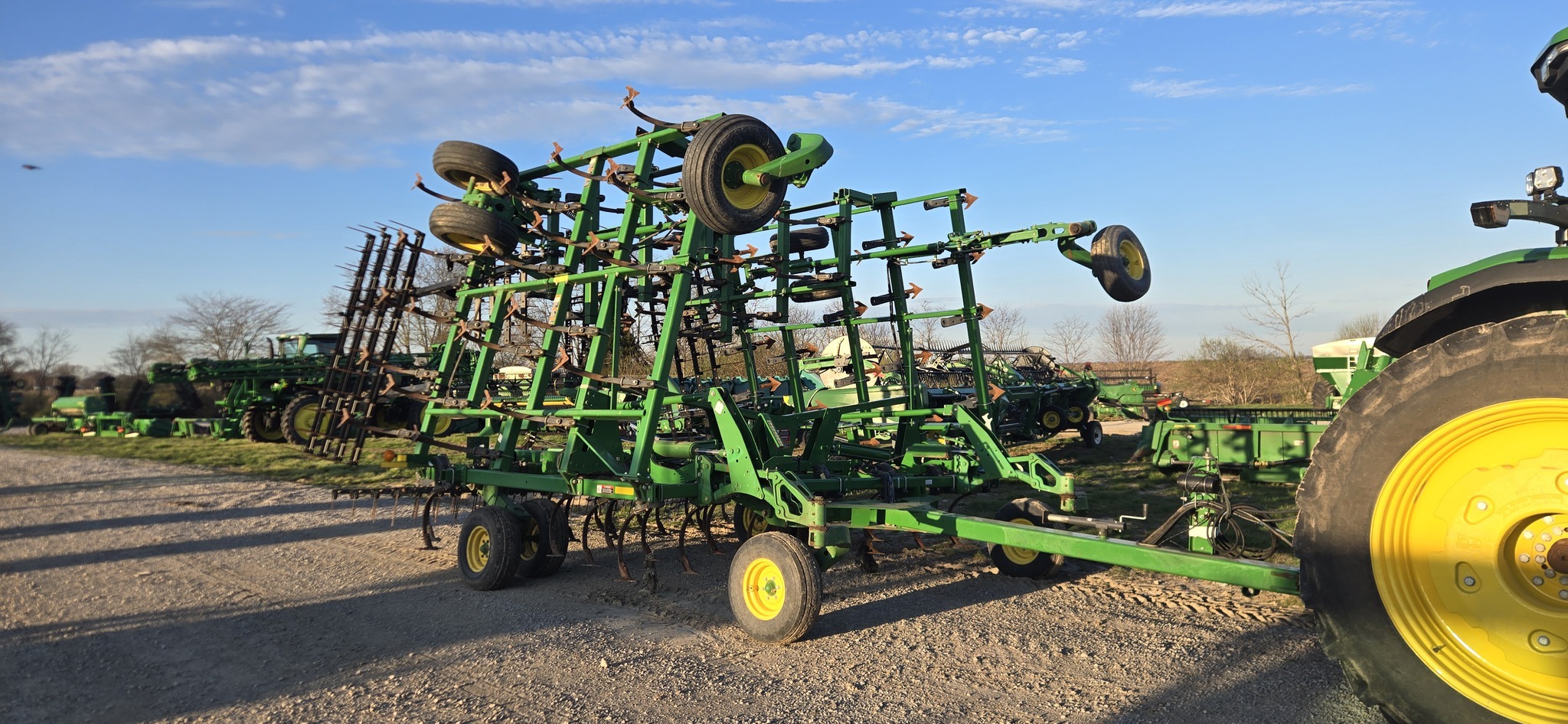 2015 John Deere 2210 Field Cultivator