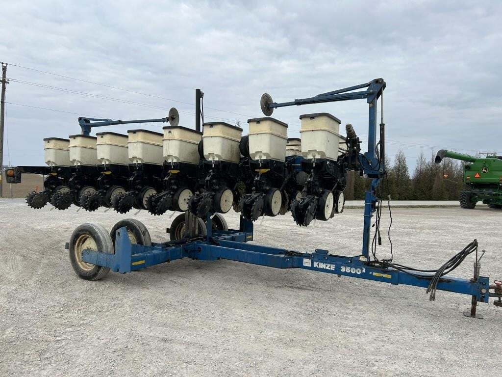 2002 Kinze 3500 Planter