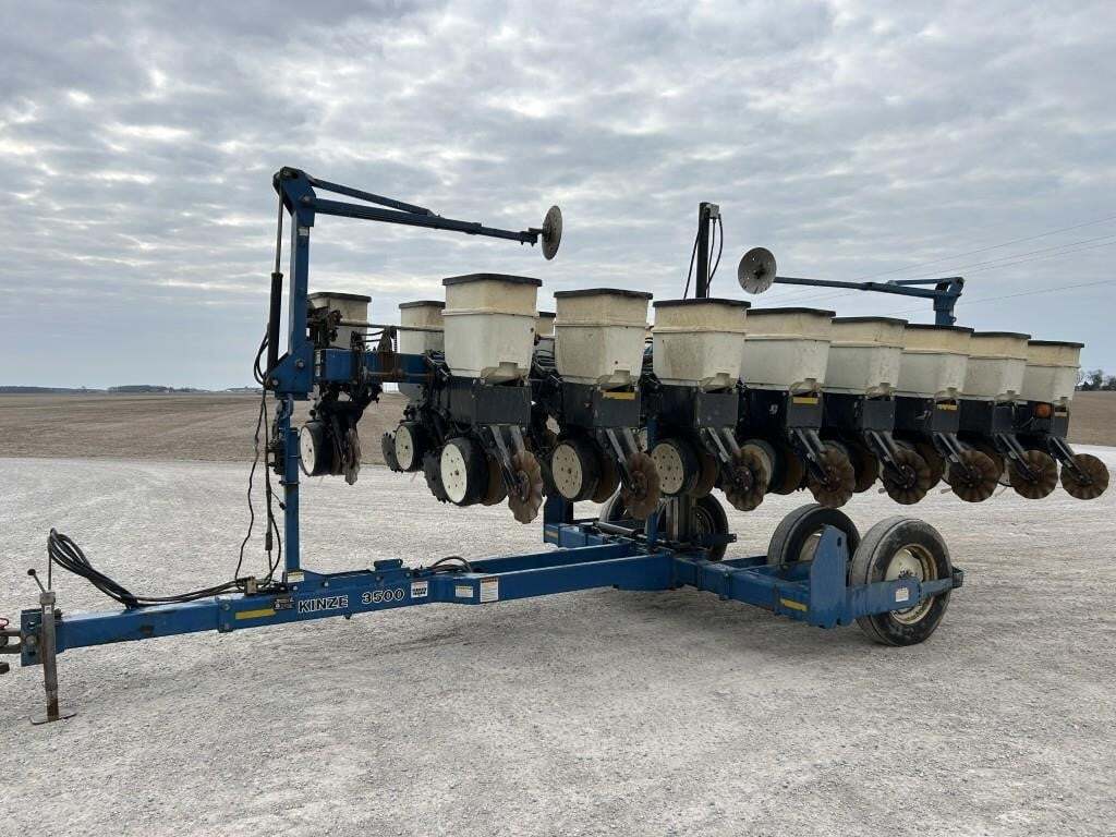 2002 Kinze 3500 Planter
