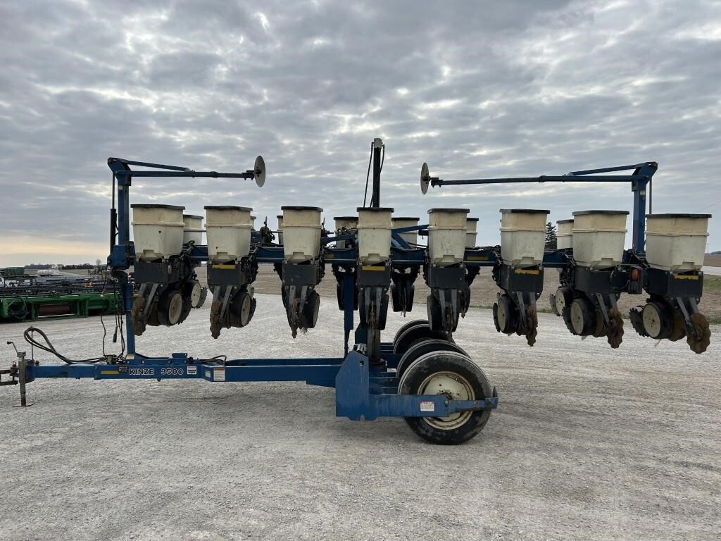 2002 Kinze 3500 Planter