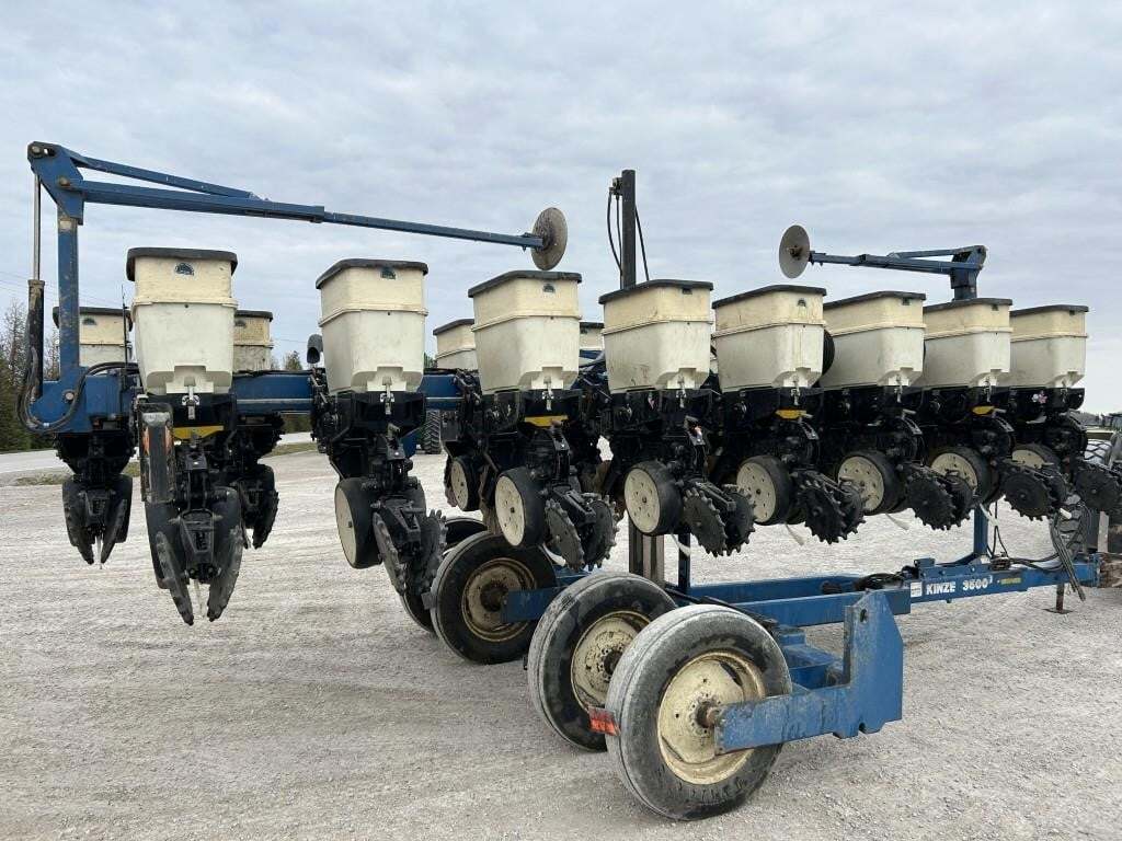 2002 Kinze 3500 Planter