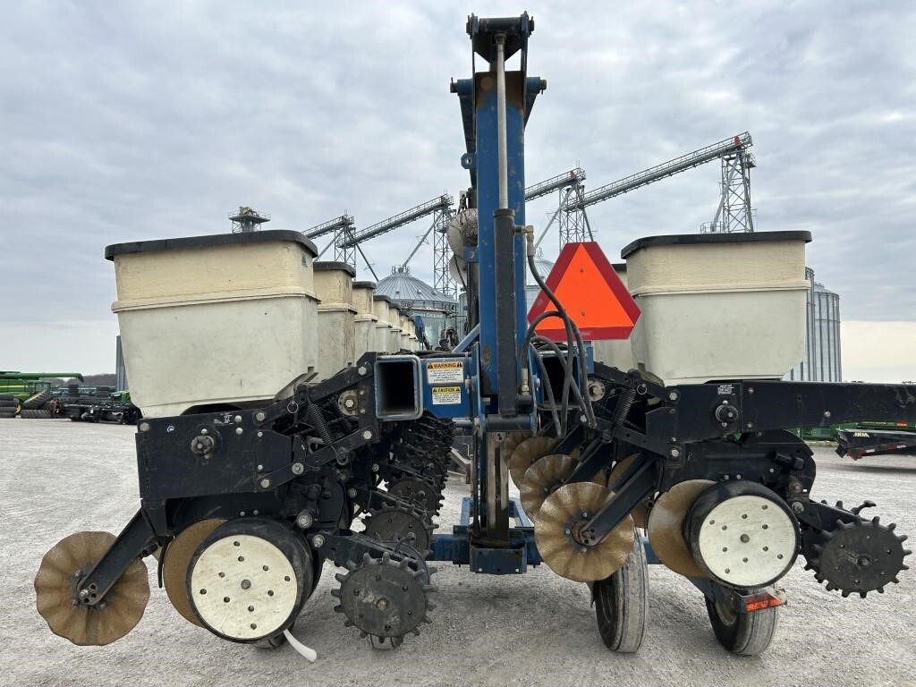 2002 Kinze 3500 Planter