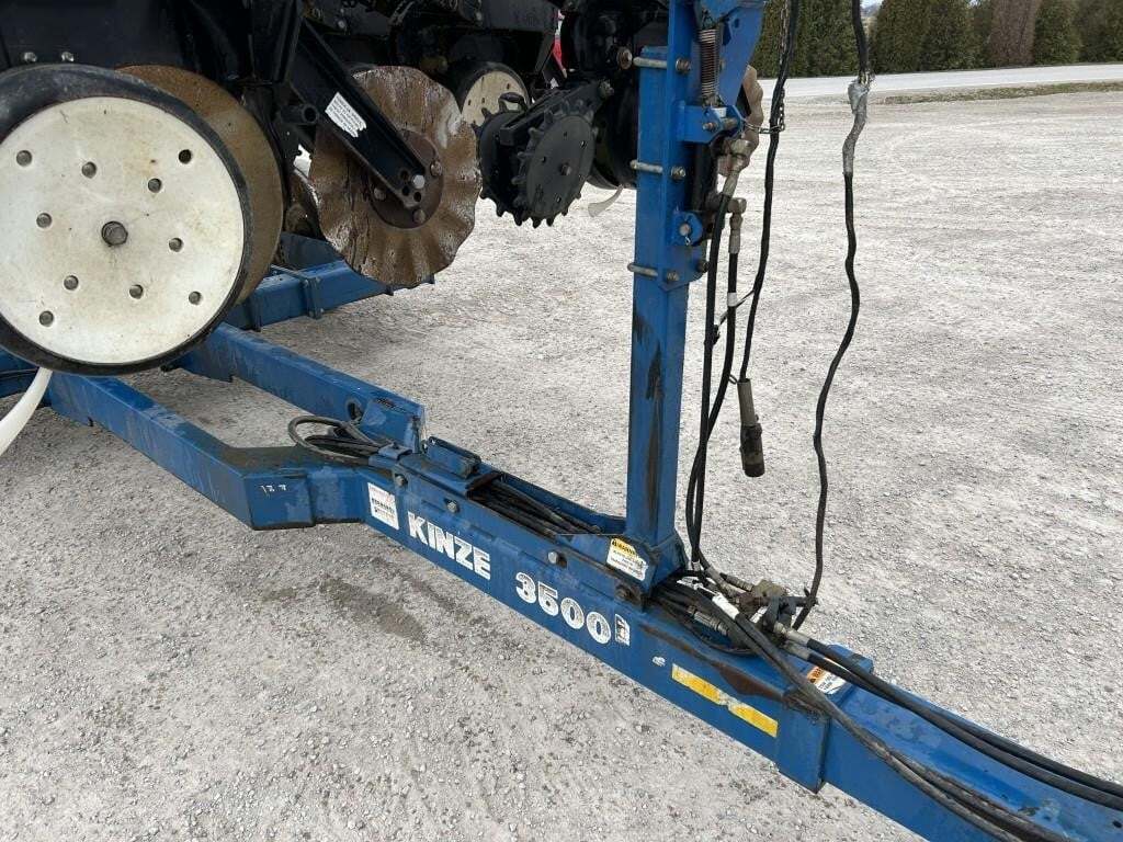 2002 Kinze 3500 Planter