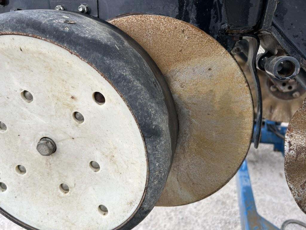 2002 Kinze 3500 Planter