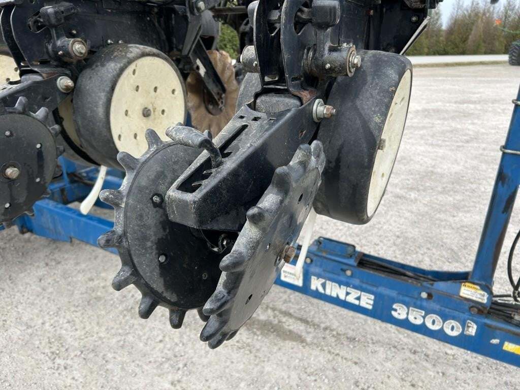 2002 Kinze 3500 Planter