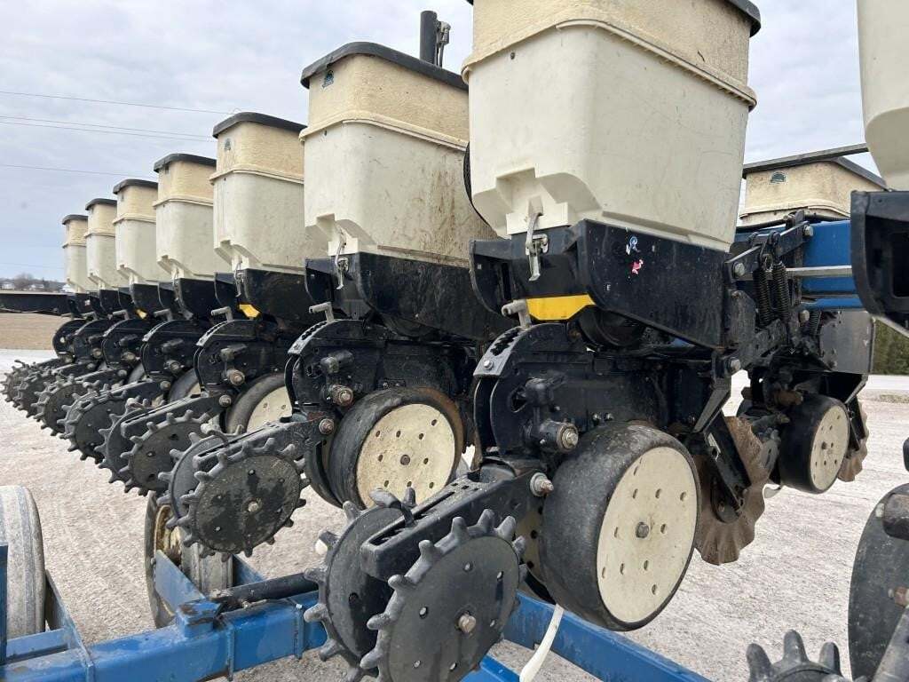 2002 Kinze 3500 Planter