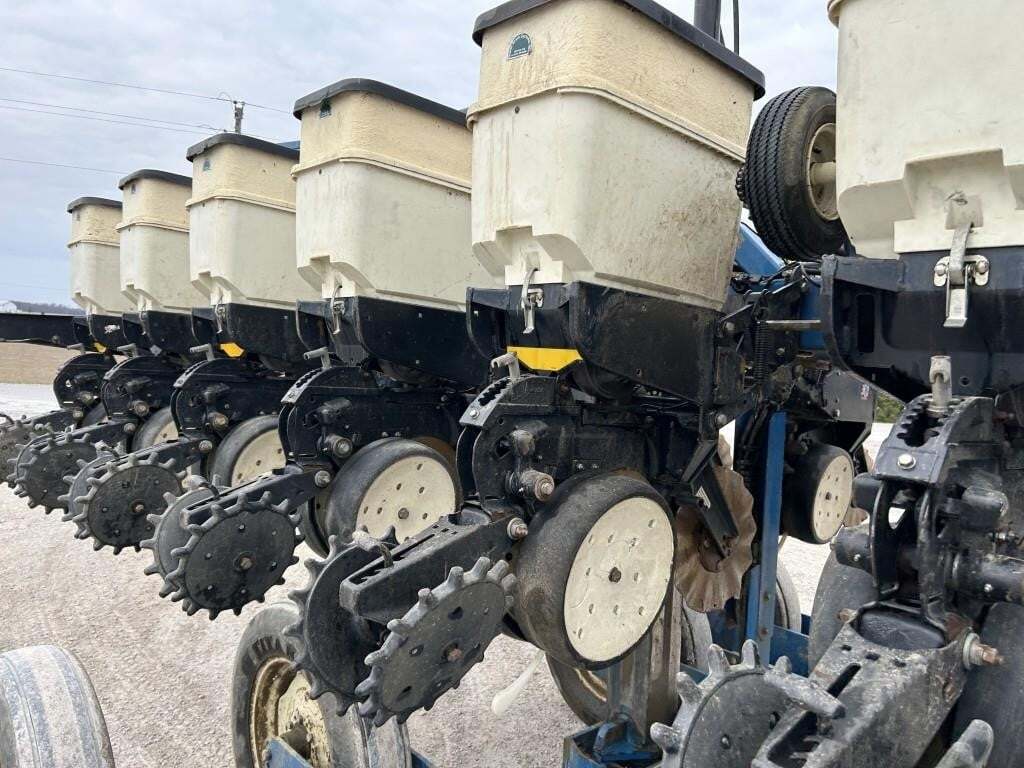 2002 Kinze 3500 Planter