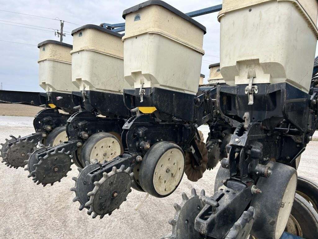2002 Kinze 3500 Planter