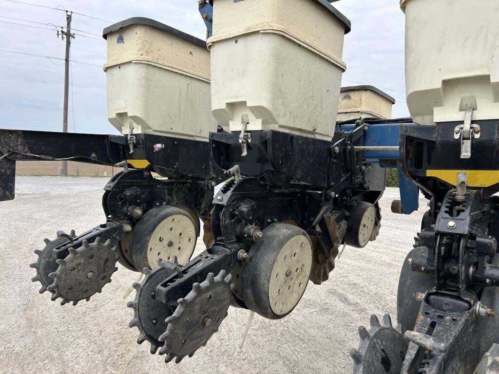 2002 Kinze 3500 Planter