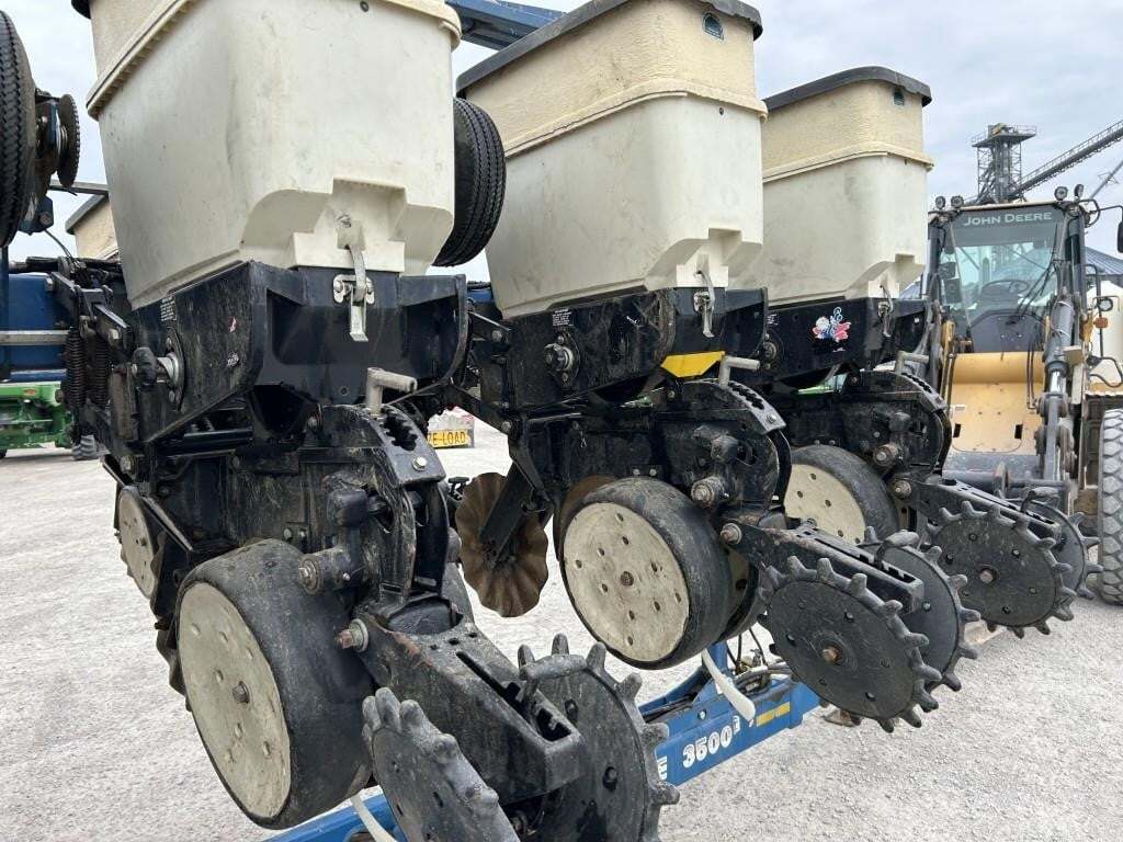 2002 Kinze 3500 Planter