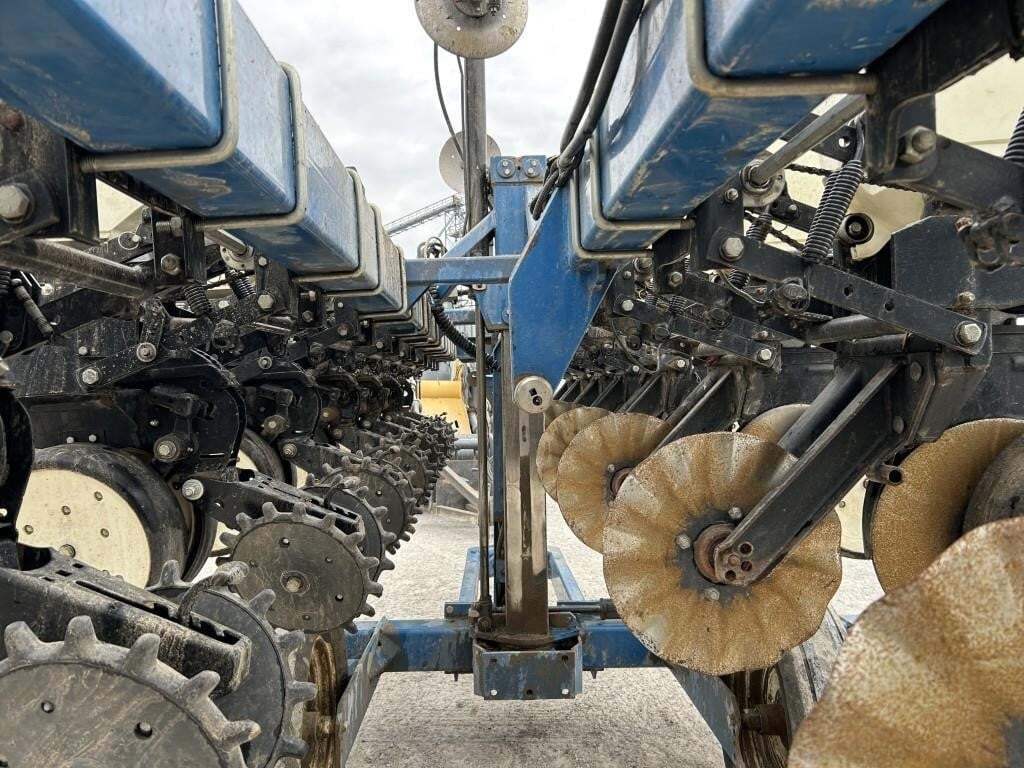 2002 Kinze 3500 Planter