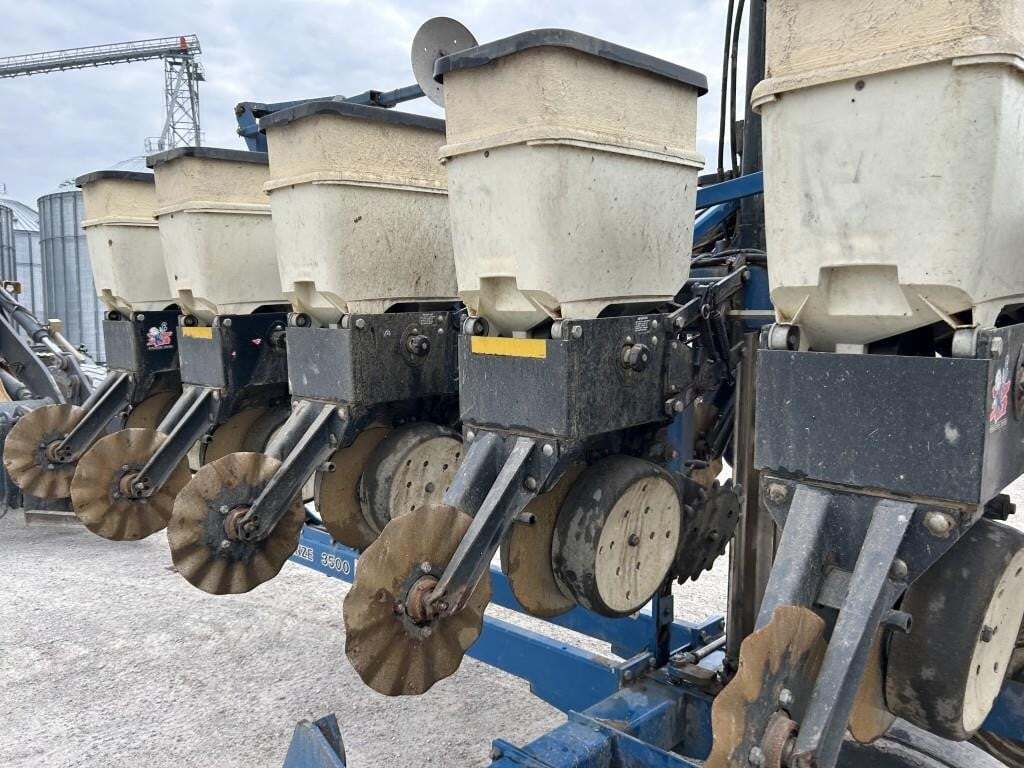 2002 Kinze 3500 Planter