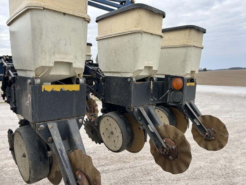 2002 Kinze 3500 Planter