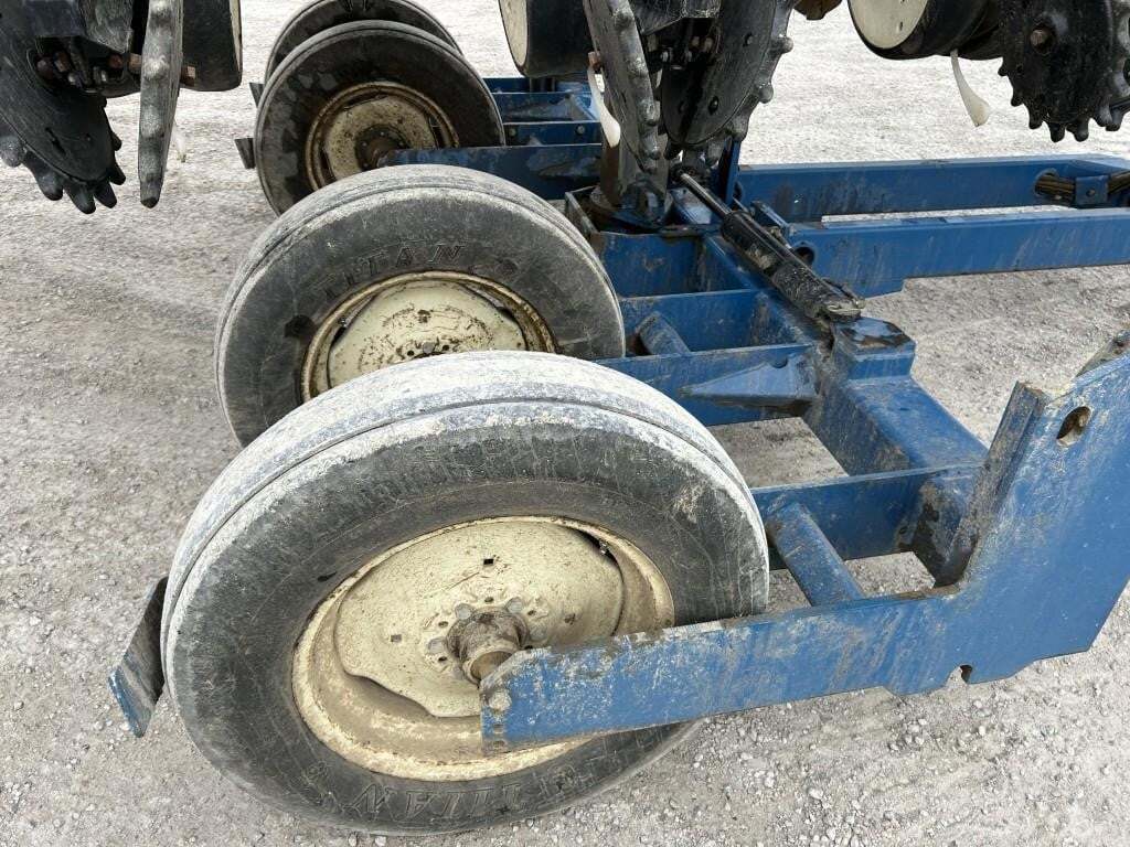 2002 Kinze 3500 Planter