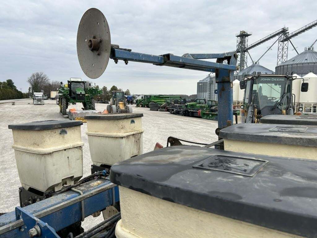 2002 Kinze 3500 Planter